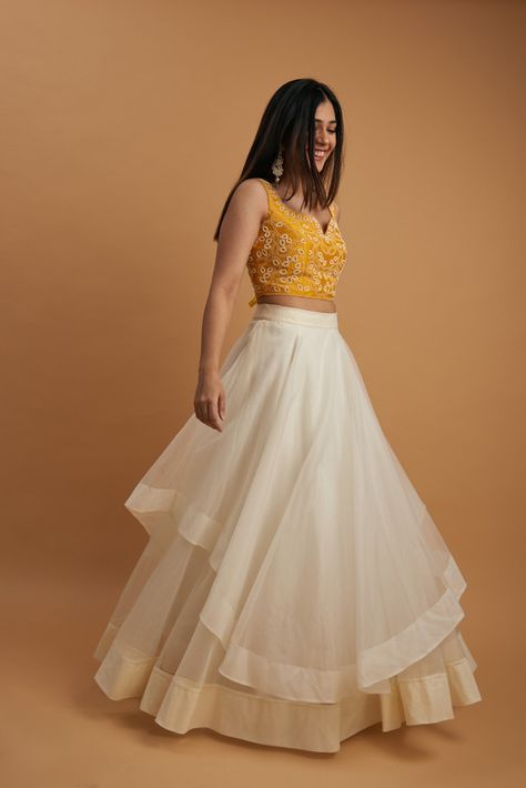 White And Yellow Lehenga, Lehenga Designs Simple Latest, White Lehenga Skirt, Lehenga White, Long Skirt Top Designs, Bangalore Wedding, Haldi Dress, Long Skirt And Top, Curvy Casual Outfits