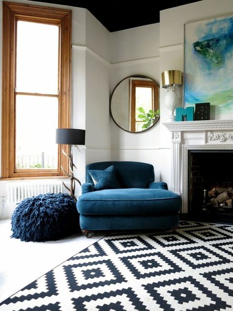 Big blue comfy chair and patterned rug in living room | 47 Park Avenue, Yorkshire | www.angelinthenorth.com Big Comfy Chair, Blue Couch, Interior Design Minimalist, Ideas Hogar, Blue Chair, Blue Living Room, Comfy Chairs, A Living Room, Front Room