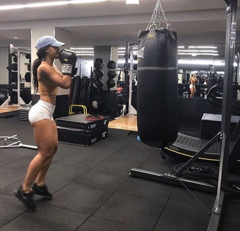 Boxing Women Aesthetic, Women Boxing Aesthetic, Female Boxer Aesthetic, Boxer Aesthetic, Female Boxer, Physique Women, Boxe Thai, Fitness Vision Board, Female Boxers