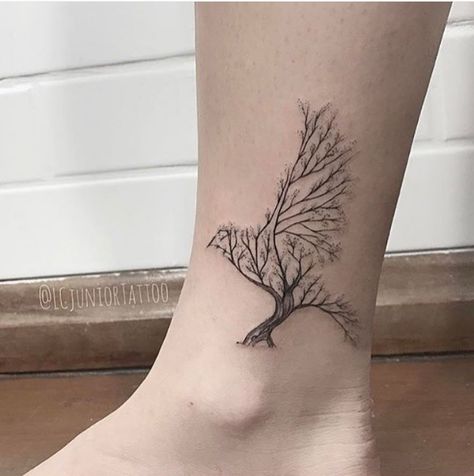 Tree - Bird Tree With Birds Tattoo, Tattoo Eagle, Tree Tat, Cute Sister Tattoos, Tree Tattoo Men, Roots Tattoo, Sketchy Tattoo, Bird Tattoo Wrist, Tattoo Bird