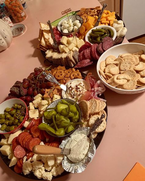 Charcuterie Board Gluten Free, Thanksgiving Charcuterie Board, Thanksgiving Charcuterie, Charcuterie Board Meats, Ancestral Nutrition, Dessert Platter, Gluten And Dairy Free, Snack Board, Healthy Grains