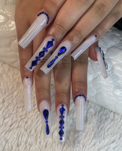 Blue Rhinestone Acrylic Nails, Milky White Nails With Blue Rhinestones, White Nails Blue Rhinestone, Blue Diamond Nails Acrylic, White Nails Blue Gems, White Nails With Blue Gems, Blue Bottoms Nails, Latina Acrylic Nails Blue, White Nails With Blue Rhinestones