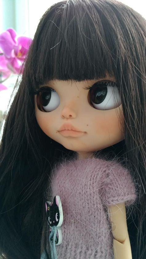 Brown Eyes Black Hair, Doll Garden, Big Eyes Doll, Blythe Custom, Gothic Dolls, Doll Makeup, Custom Blythe, Barbie Collection, Pretty Dolls