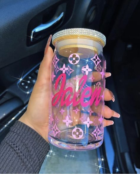 Straw Valentine, Name In Cursive, Glass Tumbler Design, Dinner Home, Starbucks Cup Art, Bling Ideas, Clear Handbags, Small Business Inspiration, Tumbler Glass