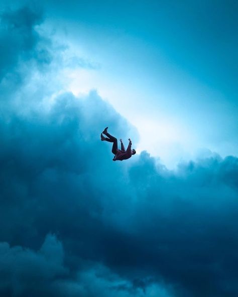 Falling From Sky Aesthetic, Falling Down Aesthetic, Person Falling From Sky Drawing, Falling From The Sky Aesthetic, Person Falling From Sky, Falling Pictures, Falling Aesthetic, Someone Falling, Static Image