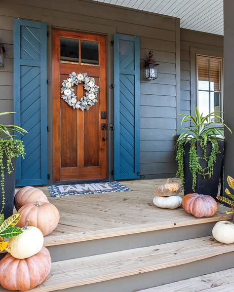 This Cozy Southern Home Is Full of Charm and Ready for Fall - The Cottage Journal Home Color Schemes Exterior, Window Shutters Diy, Cottage Journal, Fall Cottage, Blue Shutters, Diy Shutters, Arizona House, Diy Blinds, Wooden Front Doors