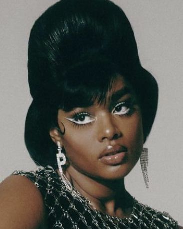 Black Women 70s Makeup, Vintage Editorial Makeup, 70s Editorial Makeup, 70s Black Women Makeup, 1970s Makeup Black Women, Editorial Makeup Black Model, Black 70s Makeup, 70s Makeup Black Women, Retro Makeup 70's