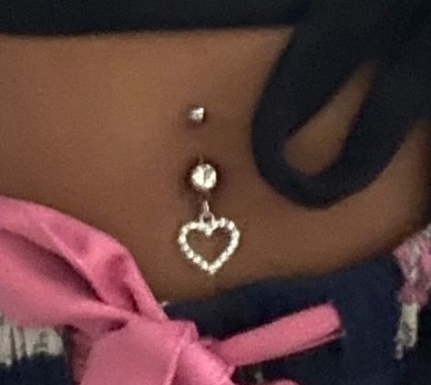 Belly Button Piercing Cute Simple, Belly Piercing On Chubby Stomach, Small Belly Button Piercing, Belly Button Piercing Cute, Bellybutton Piercings, Cute Piercings, Piercing Ideas, Belly Piercing, Belly Button Ring