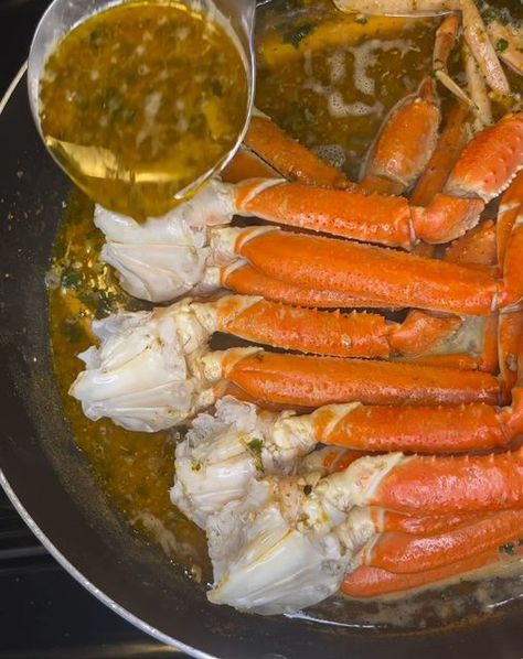 seafood on Instagram: "Cajun and garlic butter snow carb legs🦀🍋😍❤️🦞  📽️ & recipe by @spiceitupwithnae  Follow @seafoodishh for more🦀🐙🦞  Ingredients list: Snow crab legs or blue crabs Unsalted butter 1-2 lemons White wine Cajun seasoning Old bay seasoning Onion/garlic powder Black pepper Fresh parsley Kinders buttery garlic seasoning Red crush pepper (for a kick)🔥  Share this with a seafood lover🔥  #foodie #seafoodlover #seafoodboil #recipe #cookbook" Bass Recipes, Sea Bass Recipes, Snow Crab Legs, Snow Crab, Blue Crabs, Garlic Seasoning, Recipe Cookbook, Seafood Boil, Crab Legs