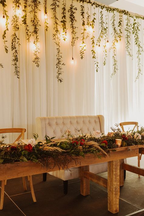 Boho Head Table Wedding Backdrop, Wedding Greenery Head Table, Candles For Head Table, Head Table Back Drop Wedding Decorations, Head Table Setup Wedding, Wedding Head Table Couch, Wedding Party Table Backdrop Ideas, Head Table Backdrop Simple, Bridal Table Ideas Receptions