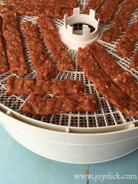 Jerky Seasoning Recipe, Beef Jerky Seasoning, Ground Beef Jerky Recipe, Beef Jerky Recipe Dehydrator, Jerky Seasoning, Jerky Recipes Dehydrator, Deer Jerky Recipe, Jerkey Recipes, Jerky Marinade