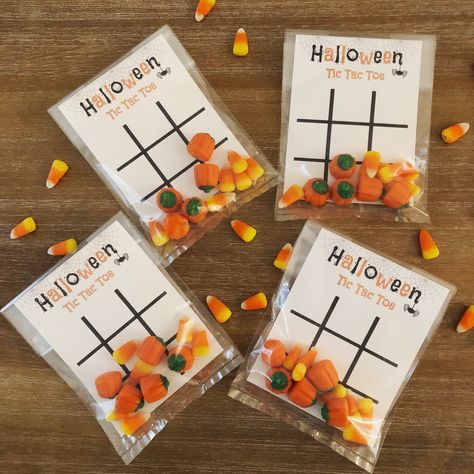 Halloween Party Favors For Kids, Halloween Tic Tac Toe, Last Minute Halloween Party, Prek Halloween, Festa Hotel Transylvania, Halloween Classroom Treats, Dulceros Halloween, Halloween Party Activities, Halloween School Treats