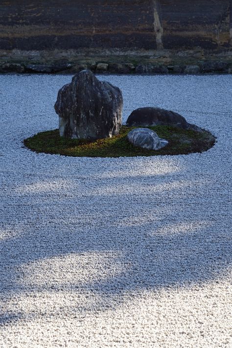 Ryoanji Temple, Ryoanji, Dry Landscape, Zen Rock Garden, Zen Rock, Temple Gardens, Japan Architecture, Zen Garden, Rock Garden