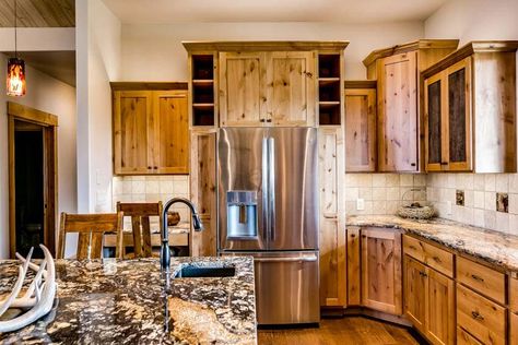 Hickory Built Ins, Rustic Hickory Cabinets With Black Countertops, Hickory Cabinets Dark Countertops, Hickory Cabinets With Stone Backsplash, Hickory Kitchen Cabinets Backsplash, Countertops For Hickory Cabinets, Farmhouse Kitchen Hickory Cabinets, Backsplash With Hickory Cabinets, Dark Hickory Kitchen Cabinets