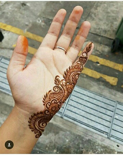 125 Stunning Yet Simple Mehndi Designs For Beginners|| Easy And Beautiful Mehndi Designs With Images | Bling Sparkle Tattoo Planets, Mehndi Designs Finger, Henna Hand Designs, Henne Tattoo, Easy Mehndi Designs, Tattoo Wallpaper, Simple Arabic Mehndi, Simple Arabic Mehndi Designs, Tato Henna