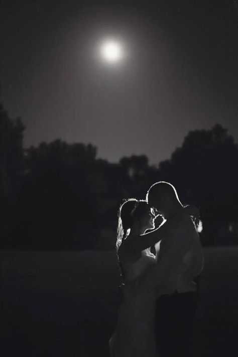 Wedding photos. Super moon. One of my favorites :) Full Moon Couple Photos, Bride Pictures, Super Moon, Couple Posing, My Favorites, Wedding Pictures, Photo Ideas, Wedding Photos, Moon