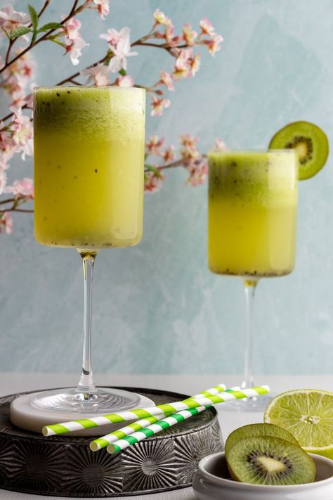 Kiwi Gin Cocktail in a tall glass head on shot Pear Cocktail, Yummy Summer Cocktails, Pear Cocktails, Homemade Syrup, Gin Cocktail, Fancy Cocktails, Summer Cocktail Recipes, Kiwi Fruit, Summer Cocktail