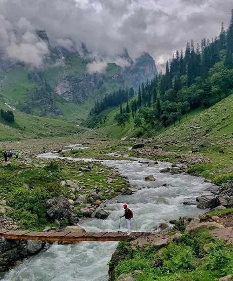 @hamptapass.trek Nothing less than a wonderland.!! .  Image Courtesy: @travelwithpokiee  . #unciatrails #hamptapasstrek #himachalgram Fantasy Places, Himachal Pradesh, Elba, Dream Destinations, Scenery Wallpaper, Travel Aesthetic, Wonderful Places, Land Scape, Travel Fun