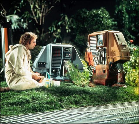 Happy 80th birthday (June 4th) to Bruce Dern, star of one of the best sci-fi movies ever, Silent Running.  Why isn't it ever shown on TV anymore? Three Robots, Bruce Dern, Silent Running, Sf Movies, Science Fiction Movies, Sci Fi Films, Science Fiction Film, A Robot, Ghost In The Shell