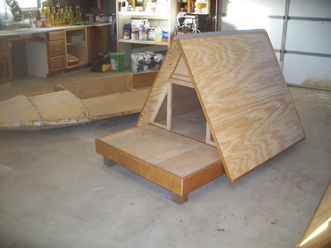 Large A-Frame dog house unfinished, 1/4" plexi, false ceiling with R-2, damaged expedition boat in back-ground. A Frame Dog House Diy, Easy Dog House Plans, A Frame Dog House, Expedition Boat, Shade For Dogs, Dog House Diy Outdoor, Cat Shack, Easy Dog House, Pallet Dog House