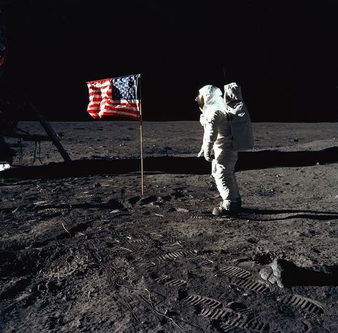 John Glenn, Apollo 11 Mission, Lunar Landing, Curiosity Rover, Nasa Photos, France Culture, Moon Walk, Michael Collins, Buzz Aldrin