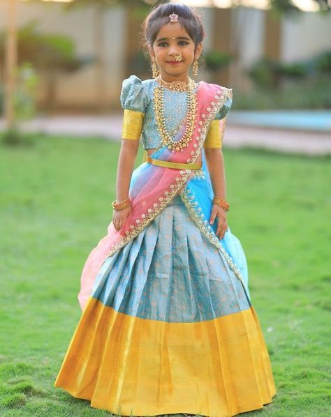 Half Saree For Kids Girl, Kids Saree Dress, Girls Lehenga Designs, Lehenga Designs For Kids, Baby Girl Frocks Princesses, Pattu Pavadai Kids Blouse Designs, Kids Dress Design, Girls Dress Design, Pattu Lehenga