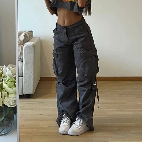 Wide Leg Cargo Pants | Multiple Colours https://pinklimes.co.uk/products/wide-leg-cargo-pants-multiple-colours PinkLimes #streetwear #y2k #y2kfashion #y2kaesthetic #slay #kawaii #offensiveslogan #babytee #croptop #indiegirl #trendingfashion #2000s #naughties #90s #streetweardaily Sweatpants Chic, Frat Outfits, Style Overalls, Baggy Trousers, Harajuku Streetwear, Street Style Winter, Jeans Casual, Straight Trousers, Trouser Style