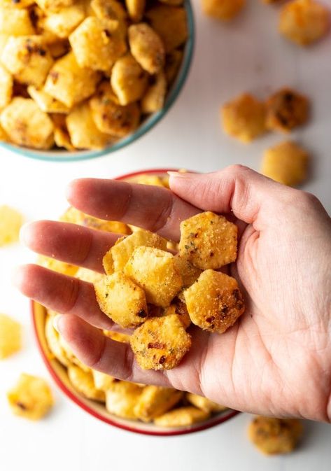 hand holding small batch of spicy ranch oyster cracker recipe Cajun Oyster Crackers, Spiced Oyster Crackers Recipe, Spicy Ranch Oyster Crackers, Ranch Oyster Cracker Recipe, Spicy Oyster Crackers, Homemade Snack Crackers, Oyster Cracker Recipe, Oyster Cracker, Oyster Crackers Recipe