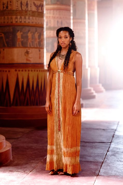 Kylie Bunbury from Spike TV Tut Kylie Bunbury, Egyptian Clothing, Egyptian Fashion, Egypt Fashion, Avan Jogia, Strong Independent, Costume Drama, Fantasy Costumes, Fantasy Fashion