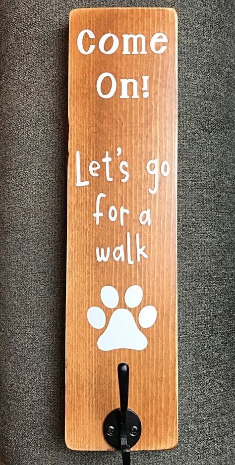 Dog Themed Crafts, Barn Board Projects, Pet Leash Holder, Pet Crafts, Dog Leash Hook, Dog Window, Keys Holder, Teacup Crafts, Wood Burn Designs