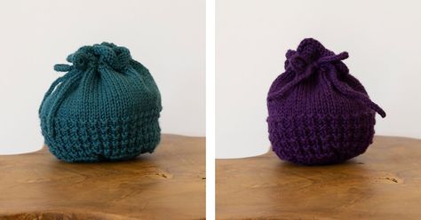 Make this cool knitted drawstring bag for your accessories. It is an ideal accessory for everyday use, whether you're heading to... Knitted Drawstring Bag Pattern Free, Knit Drawstring Bag, Knit Pouch Pattern Free, Drawstring Bag Pattern, Small Drawstring Bag, Knit Bags, Drawstring Purse, Bag Knitting, Bag Pattern Free