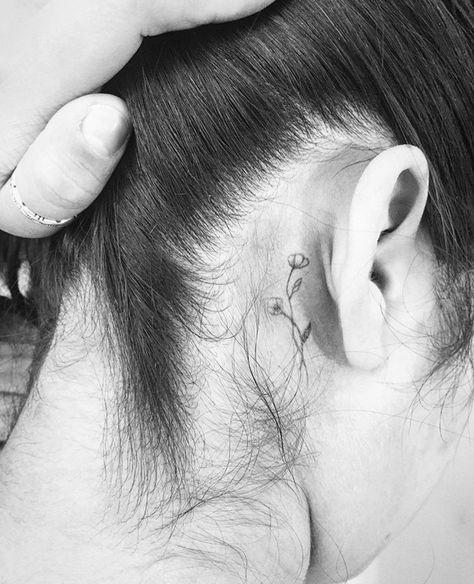 Behind the ear tattoo flower Poppy Tattoo Behind Ear, Daisy Behind The Ear Tattoo, Lily Behind Ear Tattoo, Behind Ear Floral Tattoo, Behind The Ear Tattoo Ideas Flower, Behind The Ear Flower Tattoo, Ear Tattoo Flower, Flower Behind Ear Tattoo, Flower Tattoo Behind Ear