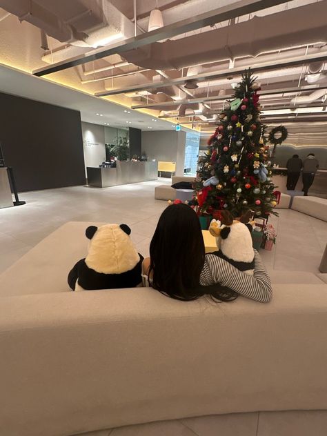 َ sur X : "[231222] 7:44PM KST: 🦋 - +📸 - cute, right? ㅋㅋㅋㅋㅋ - taking a picture with the pandas~ 🥰 https://t.co/S4WMKbabwo" / X Ningning Bubble, Crying Sound, Chinese Birthday, Happy Winter Solstice, Picture Video, Bubbles