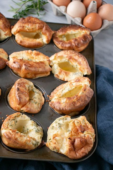 Breakfast Yorkshire Pudding, Easy Yorkshire Pudding Recipe, Yorkshire Pudding Recipe, Popover Recipe, Yorkshire Pudding Recipes, Yorkshire Puddings, Tarts Crust, Savory Herb, Apple Muffins