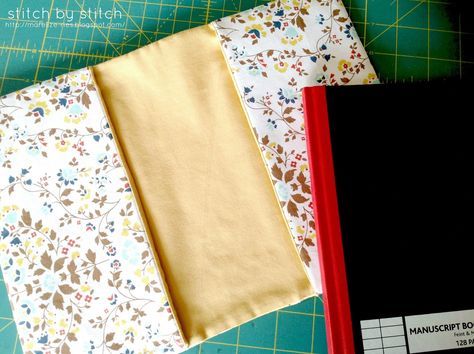 Book Cover Tutorial, Quilt Book Cover, Book Cover Fabric, Diy Book Cover, Pochette Diy, Fabric Book Covers, Book Cover Diy, Bible Cover, Stitch Fabric