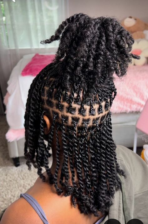 Nature Hair Twist, Plait Twist Hairstyles, Nature Twist Hairstyles, Styles For 2 Strand Twists, Black Natural Hair Twist Styles, Curly Twist Braids Hairstyles, Styles To Do On Twist, Two Strand Locs Styles, One One With Natural Hair