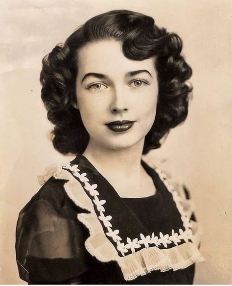 8,033 Likes, 43 Comments - Hearts and Found (@heartsandfound) on Instagram: “As pretty as a picture #1940s” Vintage Hair, Hairstyles, Black And White, Hair, White, Black