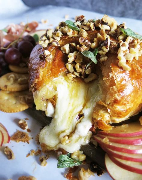 Honey Apple Walnut Baked Brie - Olives & Lamb Honey Walnuts, Apple Compote, Caramelized Apples, Brie Puff Pastry, Brie Appetizer, Apple Snacks, Apple Walnut, Brie Recipes, Holiday Side