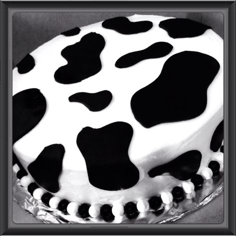 Cow Print And Sunflower Cake, Birthday Cake Cow Print, Birthday Cake Cow, Cow Print Birthday Cake, Cow Print Cake, Cake Cow, Cow Print Cakes, Cow Print Birthday, Lilly Party