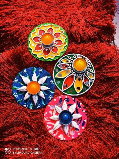 Indian Handicrafts Decor, Circle Candle Holder, Cardboard Crafts Decoration, Painted Mirror Art, Diwali Diya Decoration, Book Art Projects, Diwali Decoration Items, Bff Gifts Diy, Diy Diwali Decorations