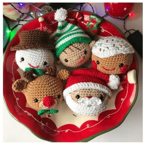 PATRÓN DE BOLAS PARA ALBOR DE NAVIDAD CROCHET PASO A PASO EN ESPAÑOL – Crochetisimo Crocheted Christmas, Crochet Xmas, Crochet Christmas Decorations, Crochet Ornaments, Holiday Crochet, Crochet Christmas Ornaments, Christmas Crochet Patterns, Crochet Toys Patterns, Crochet Patterns Amigurumi