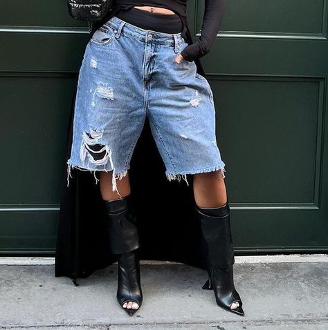 Knee High Boots And Shorts, Denim Boots Outfit, Short Boots Outfit, Boot Fits, Winter Fits, Boyfriend Style, Dressy Outfits, Street Style Outfit, Fall Looks