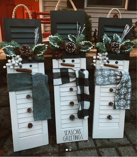 Shutter Christmas Decor, Christmas Shutter Ideas, Shutter Snowman, Window Shutter Crafts, Christmas Shutters, Shutters Repurposed Decor, Shutter Projects, Louvre Doors, Diy Shutters