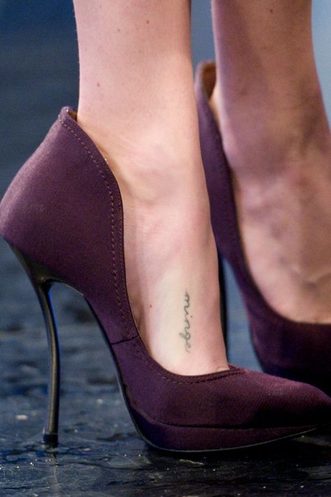 Amanda Seyfried- Cosmopolitan.com Small Tattoo Placement, Kunst Tattoos, Lanvin Shoes, Cute Piercings, Cool Small Tattoos, Female Tattoo, Purple Shoes, Celebrity Tattoos, Foot Tattoo