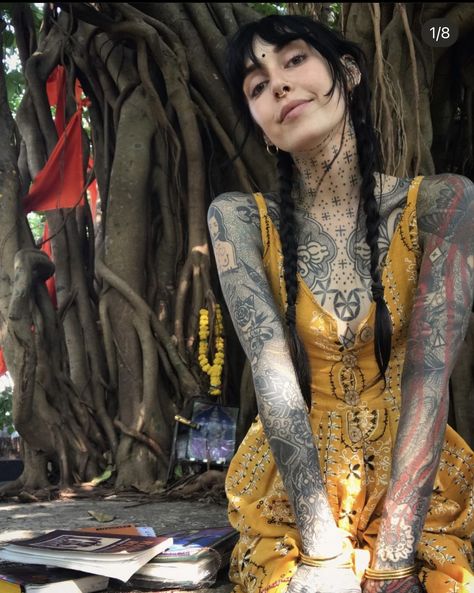 Hannah Pixie Snowdon, Hannah Snowdon, Hannah Pixie, Goth Fits, American Traditional Tattoo Ideas, Traditional Tattoo Ideas, Remembrance Tattoos, Modern Tattoos, Hippie Style Clothing