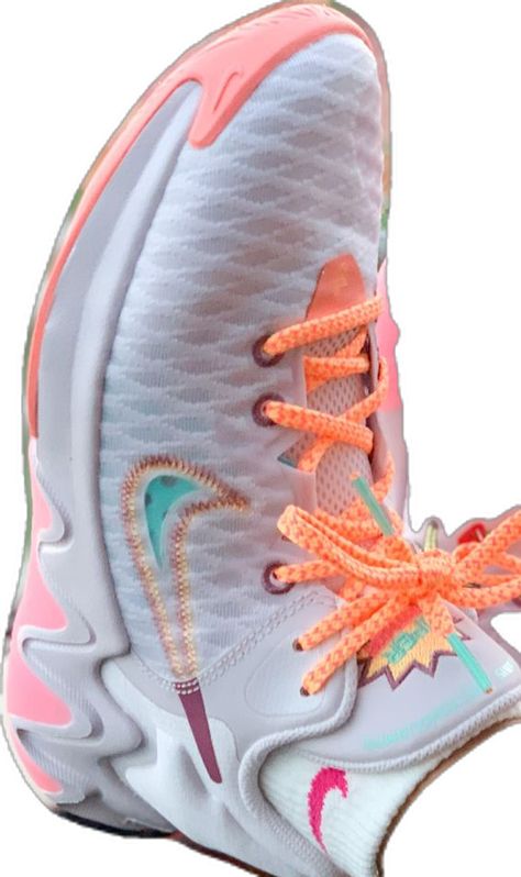 Best Basketball Shoes Girls, Pastel Basketball Shoes, Basketball Shoes Aesthetic, Pink Basketball Shoes, Nike Volleyball Shoes, Best Volleyball Shoes, Giannis Immortality, Basketball Stuff, Girls Basketball Shoes