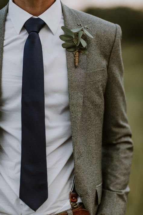 How to Make Your Wedding Feel Like Fall (No Matter the Season) Fall Wedding Suits, Wedding Groomsmen Attire, Costum Elegant, Farm Vintage, The Suits, Mens Wedding Attire, Groom Wedding Attire, Adventurous Couple, South African Weddings