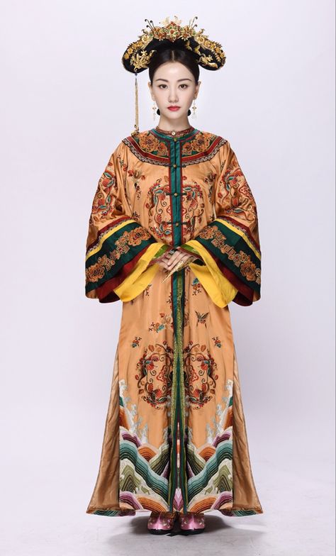 Chinese Historical Fashion, Qing Dynasty Fashion, Dynasty Fashion, Empresses In The Palace, China Dress, Chinese Clothing, Qing Dynasty, Traditional Dress, Ancient Chinese