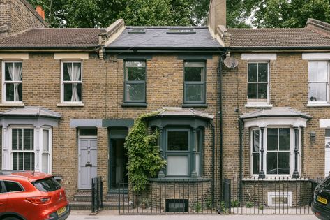 Terraced Victorian House, Victorian Terrace House Exterior, Terraced House Exterior, Victorian Terrace Front Garden, House Frontage, Terrace Exterior, London Terrace House, Lord Snowdon, Outside House Paint