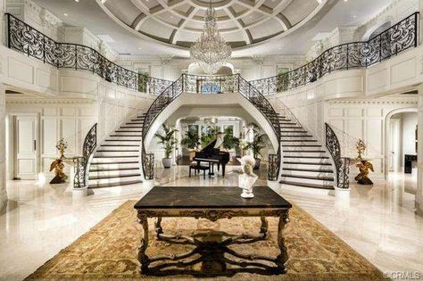 12 Glorious Mansion Staircase Designs That Are Going To Fascinate You Luxury Stairs, Big Mansions, Luxury Staircase, Stair Gallery, Double Staircase, Foyer Entrance, Duplex House Design, Mansions Homes, Building A New Home